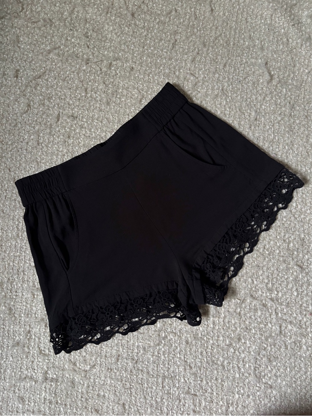 🥂 EXPRESS WOMENS SIZE XS BLACK LACE TRIM PULL ON SHORTS